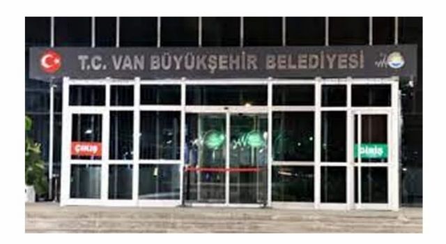 Belediyenin kapısına “RÜŞVET ALAN DA VEREN DE MEL'UNDUR” yazısı asılacak