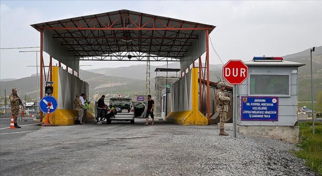 Yol kontrolleri Meclis'e taşındı: Hakkari-Tatvan arasında yolcular 10 noktada aranıyor