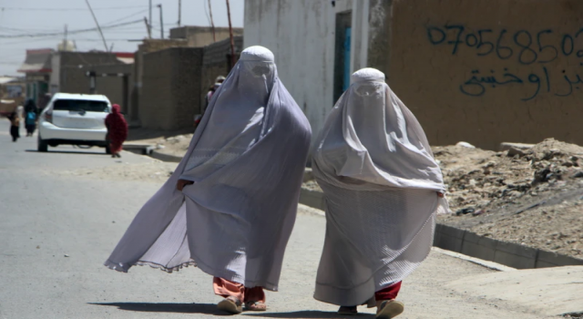 Taliban'dan yeni yasaklar: Kadınların sesi sokakta duyulmayacak