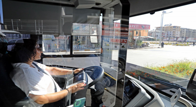 Van'ın tek kadın otobüs şoförü yeniden direksiyon başında