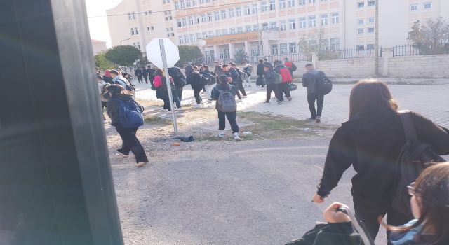 Van'da eğitim işkenceye dönüştü; Bir okulu tek otobüs taşıyor