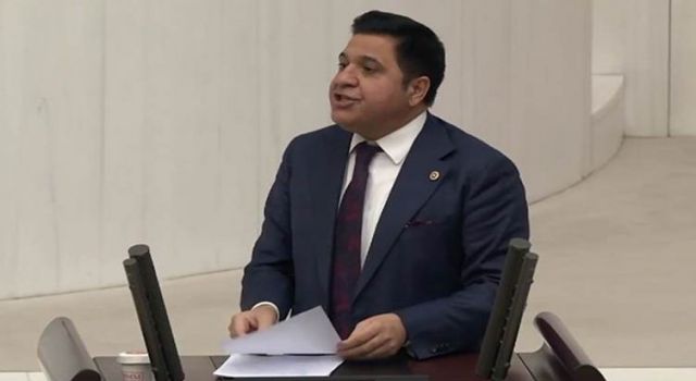"Türkiye, Suriye'deki Kürtlerin anayasal haklarını desteklemeli"