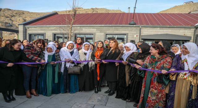 Van'da, 'Kadın Eserleri Kütüphanesi ve Araştırma Merkezi' açıldı