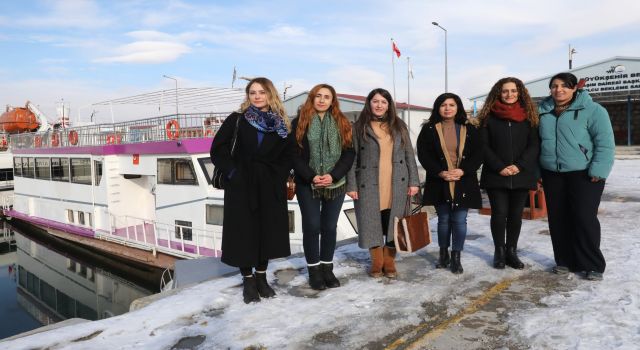 Van Gölü'nde 'yüzen kütüphane': Protokol gemisi kadınlar için kütüphaneye çevrildi