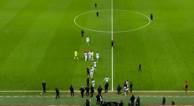 Adana Demirspor, Galatasaray maçında sahadan çekildi