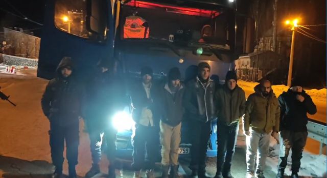 Otostop yapan Afganlılar Balaban'da yakayı ele verdi