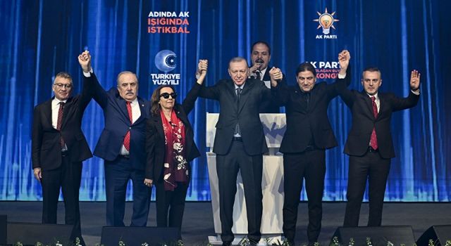 Üç bağımsız milletvekili AKP'ye katıldı