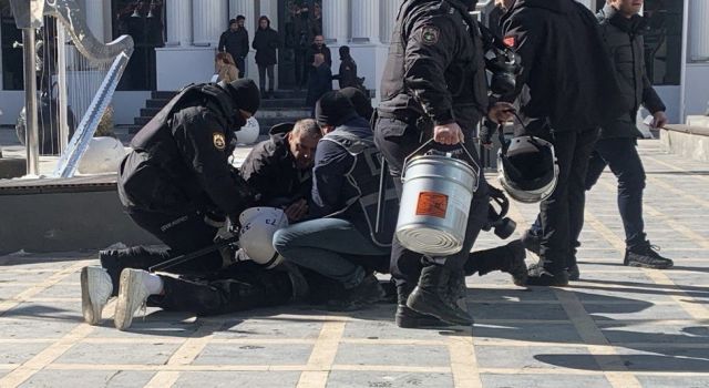 Van'da kayyım protestoları: Sokak ortasında işkence görüntüleri TBMM'ye taşındı