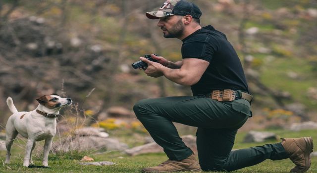 Köpek sahibini silahla vurdu