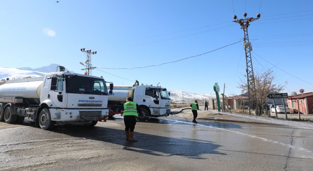 Van sokakları yıkanarak kirden arındırılıyor