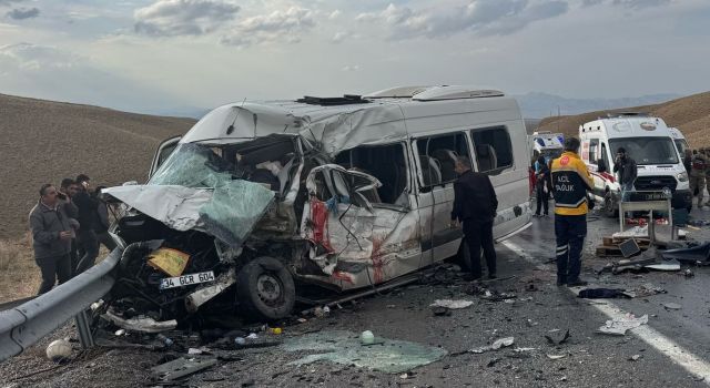 Van-Hakkari karayolunda kaza: 6 ölü, 11 yaralı