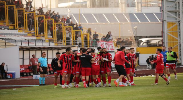 Elazığspor hükmen mağlup; Vanspor finalde