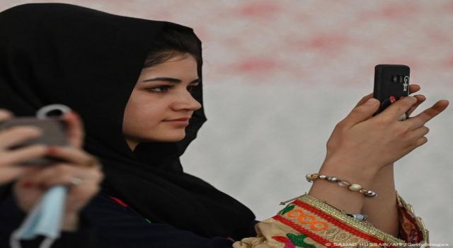 Afganistan'da internet ve cep telefonu şebekeleri kapatıldı