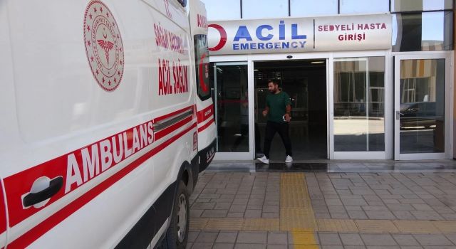 Van'da okulda bıçaklı saldırı: İki öğretmen yaralandı