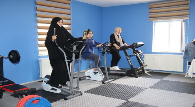Edremit'teki fitness kursuna kadınların ilgisi sürüyor