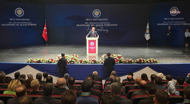 Meclis Başkanı Kurtulmuş "Ana dili, ana sütü kadar helaldir!" dedi, Kürtçe şiir okudu