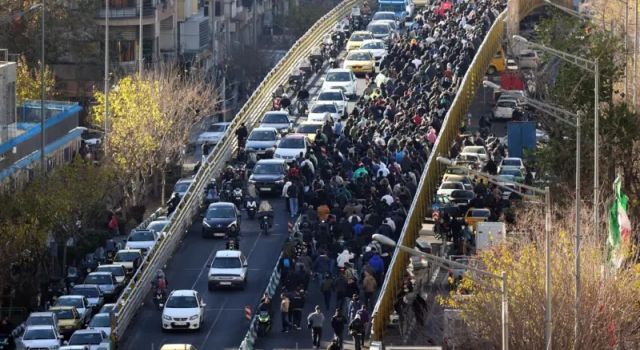 İran'da protestolar yayılıyor