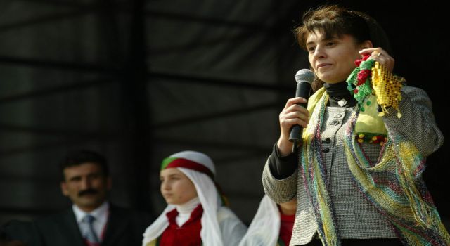 Süper Lig takım taraftarlarından da Leyla Zana’ya küfür