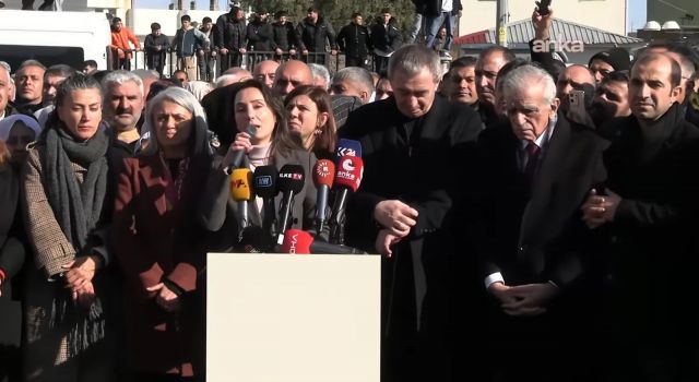 Tuncer Bakırhan'dan Bahçeli'ye: ‘Her karışı temizlenmeli, kurutulmalı' diyor. Sen kuru temizlemeci misin?