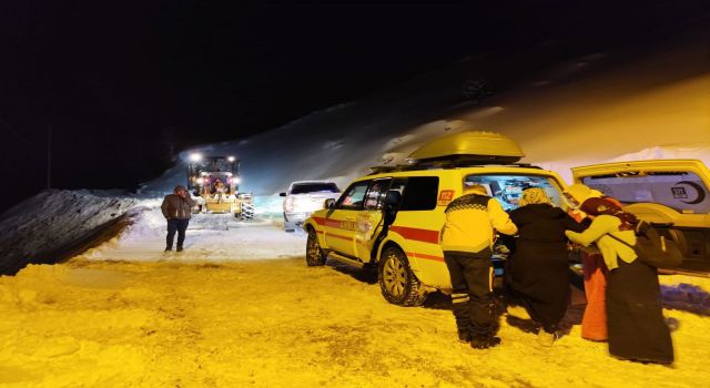 Van'da 363 mahalle yolu ulaşıma kapandı: ağır hastalar için çalışma başlatıldı