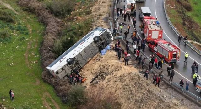 Antalya'da yolcu otobüsü kaza yaptı: 8 ölü, 26 yaralı!