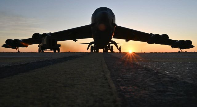 Nükleer bomba taşıyan uçak, ilk kez İran semalarında