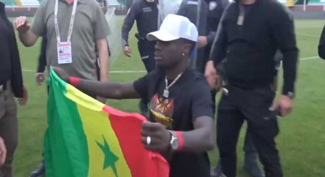 Senegal bayrağı korkuttu!