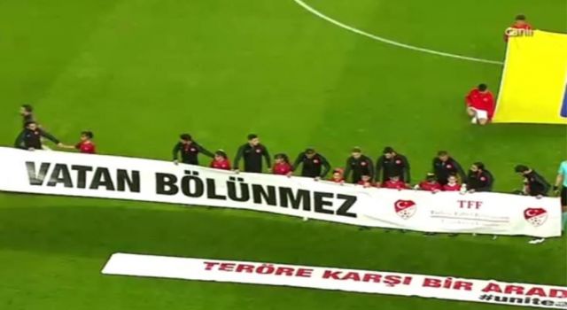 Türkiye'de maçlara pankartla çıkılmayacak