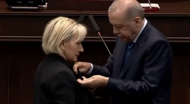 İstanbul Milletvekili Nimet Özdemir, AKP'ye katıldı