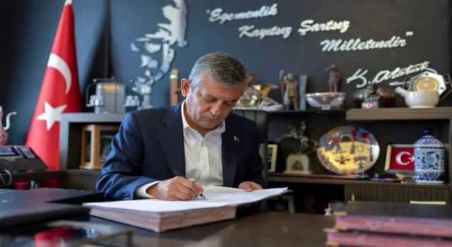 Özgür Özel dahil 91 milletvekili CHP'den istifa ederek Yeni Parti'yi kurdu
