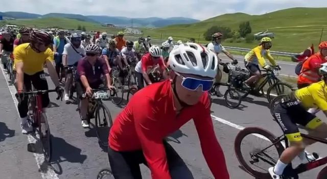 Tayt nedeniyle eleştirilen Ardahan valisi görevden alındı