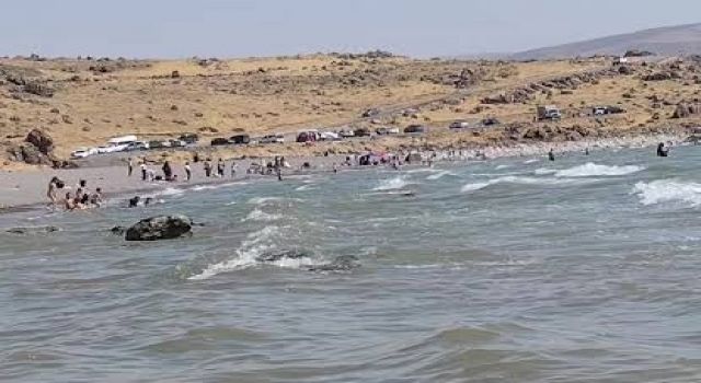 Van Gölü'nde yüzme yasağı