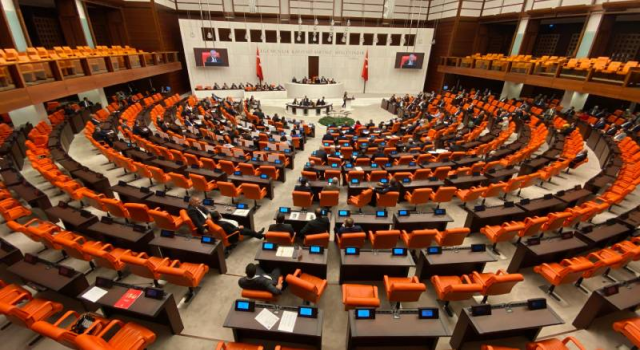 "Çerçeve Yasa" Adalet Komisyonu'nda kabul edildi
