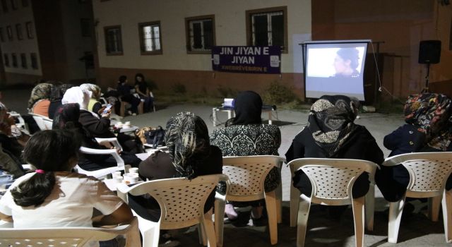 Edremit’te kadınlar film gösteriminde buluştu