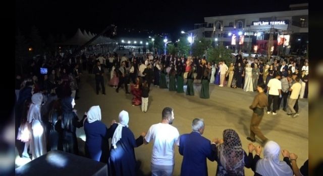 Van’da düğünler ve sosyal medyanın gösteri kültürü: Gelenek mi, yeni bir tüketim biçimi mi?
