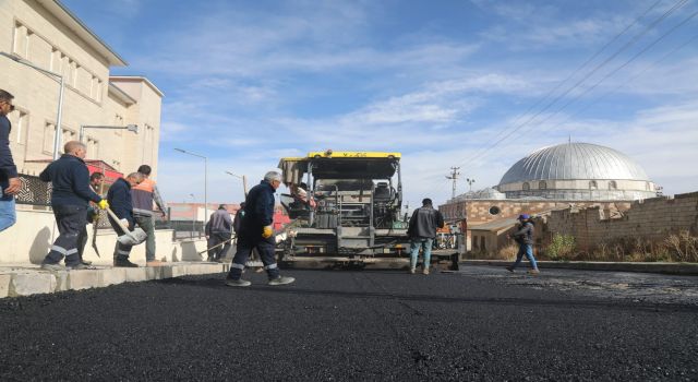 Başkale’de 5 mahalleye 10 kilometrelik asfalt