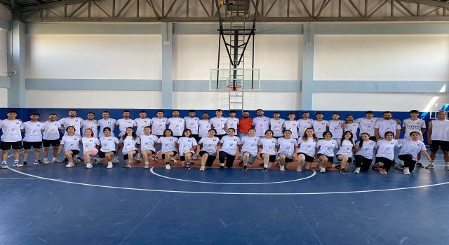 Edremit’te ücretsiz kurslarla 80 öğrenci hedeflerine ulaştı