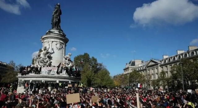 Fransa genelinde protestolar başladı: Paris'te onlarca gözaltı