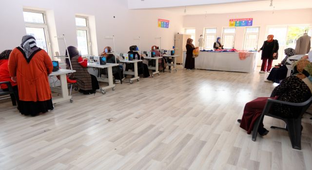 Van’da 3 merkezde 120 kadın meslek öğreniyor