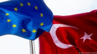 Avrupa Birliği, Türk şirket ve vatandaşlara yönelik yaptırım listesini genişletmeye karar verdi; daha sert adımlar mart ayına bırakıldı