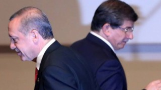 Davutoğlu: Erdoğan her şeyiyle değişti; özgürlükçü görünen bir siyasetçiden, kendisiyle birlikte olan insanları bile hain, terörist gören birine dönüştü