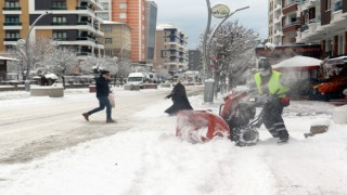 Van’da 70 mahalle yolu kapalı; yollarda çalışmalar sürüyor