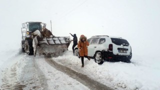 Van’da kar yağışı; 4 ilçede tüm yollar ulaşıma kapandı