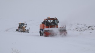 Van'da kar yağışı: Bahçesaray ilçesinde tüm yerleşim yerleri ulaşıma kapandı