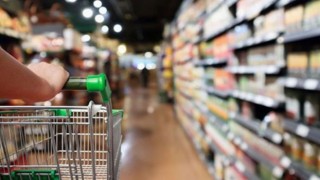 Zincir marketlere yeni düzenleme geliyor: Sigara, mobilya, elektronik satışı yasaklanacak; hafta sonu saat 11.00’den önce açılmayacak
