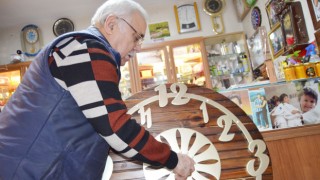 Bursa İznik’te zamanı tamir ediyor