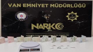 Van'da sokakta uyuşturucu satanlara operasyon: 2 tutuklama