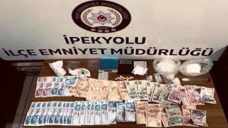 Araçta 5 çeşit uyuşturucu çıktı; 3 kişi tutuklandı