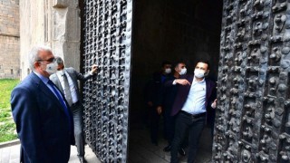 Diyarbakır’da tarihi surlar restorasyonla hayat buluyor