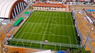 Gebze Futbol Sahasının halısı serildi